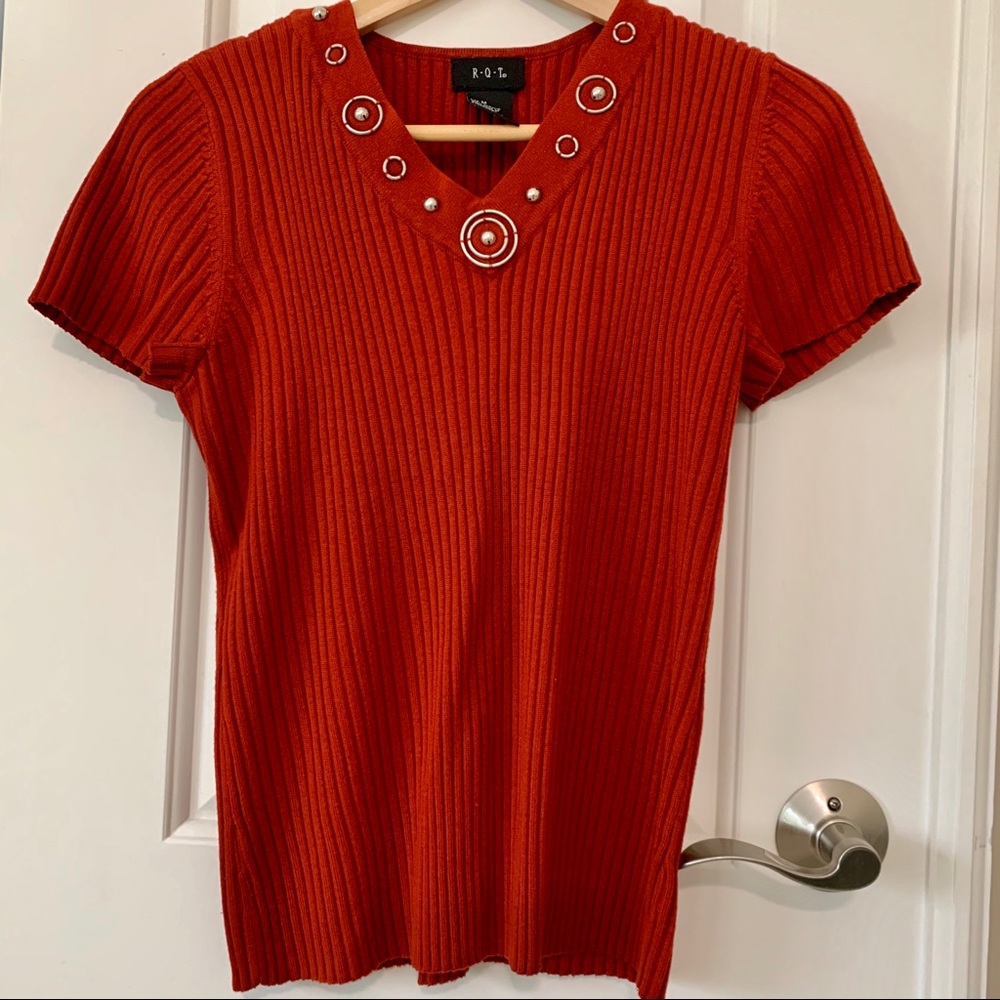 RQT Knit Top, Short Sleeve, V-neck, Decorated Neck
